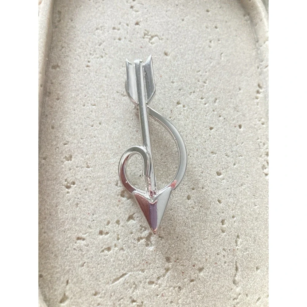 Silver Tone Arrow Brooch Modernist Open Scroll Heart Design Arrow‎ Treble Clef